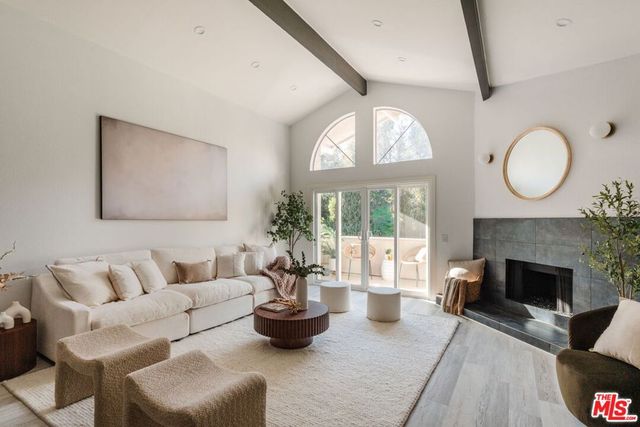 3284 Barham Boulevard 301, Los Angeles, CA 90068