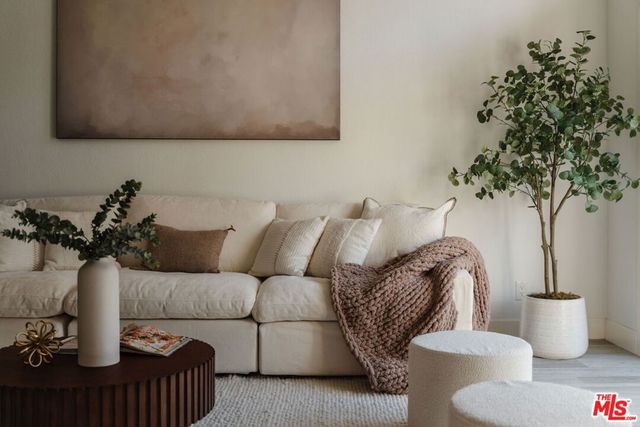 3284 Barham Boulevard 301, Los Angeles, CA 90068