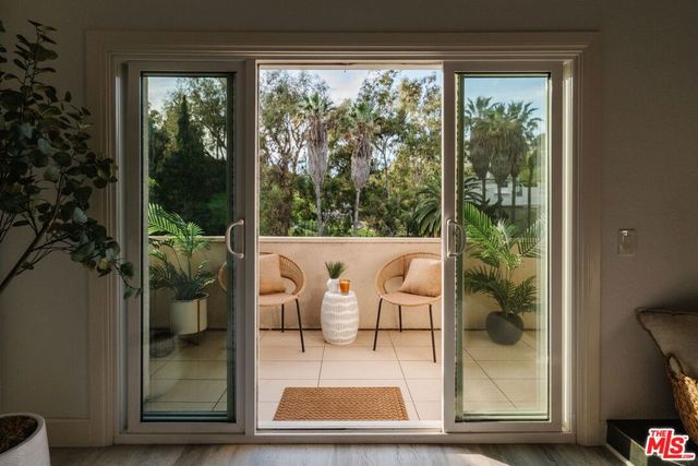 3284 Barham Boulevard 301, Los Angeles, CA 90068