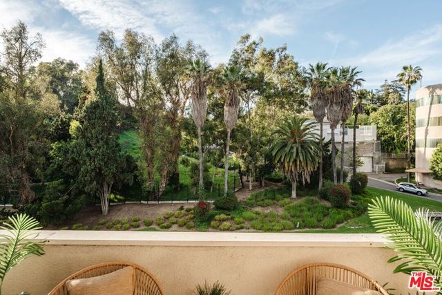 3284 Barham Boulevard 301, Los Angeles, CA 90068