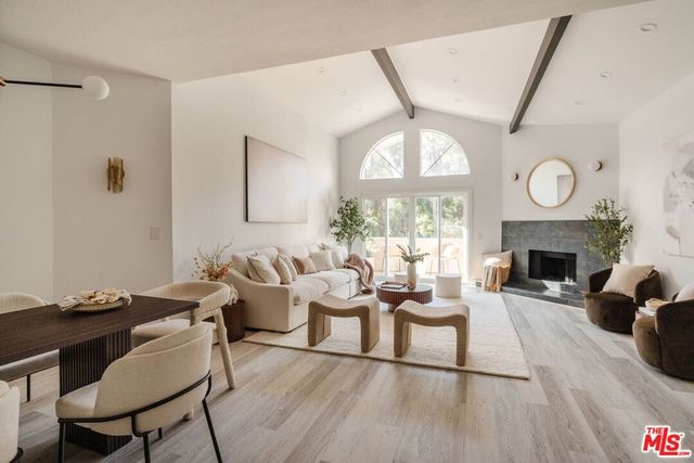 3284 Barham Boulevard 301, Los Angeles, CA 90068