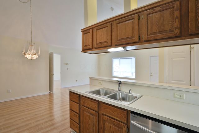 8380 Orchard Knoll Lane, Columbus, OH 43235