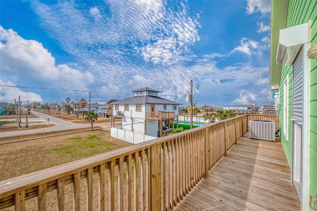 119 Doubloon Drive, Freeport, TX 77541