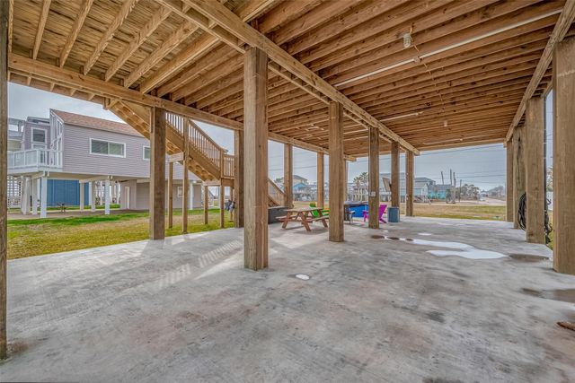 119 Doubloon Drive, Freeport, TX 77541