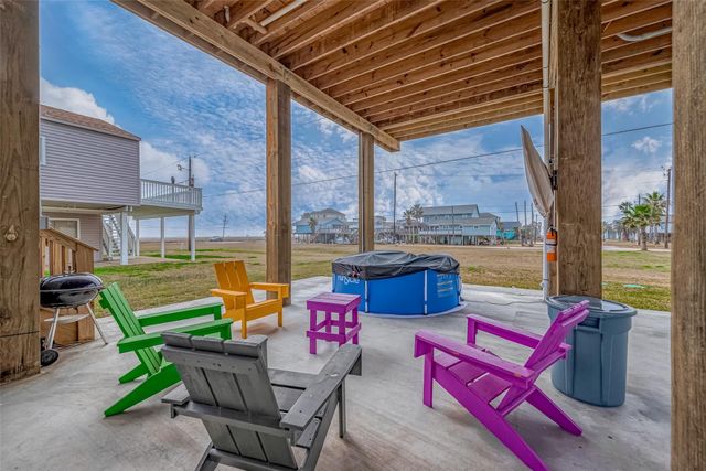 119 Doubloon Drive, Freeport, TX 77541