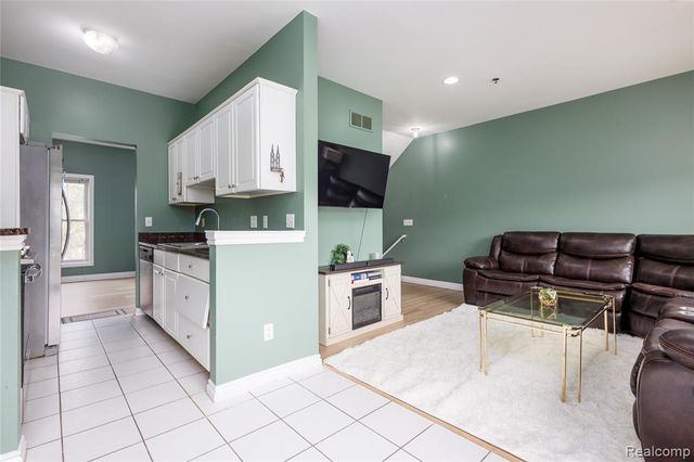 1569 E Lakeview Lane, Canton, MI 48187