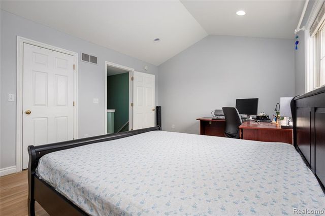 1569 E Lakeview Lane, Canton, MI 48187