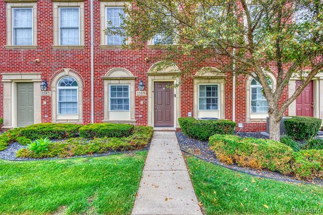 1569 E Lakeview Lane, Canton, MI 48187