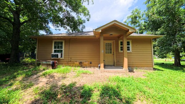390 N Martin Luther King Drive, Ames, TX 77575