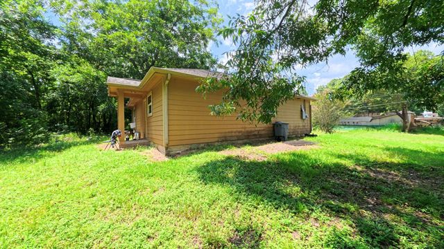 390 N Martin Luther King Drive, Ames, TX 77575