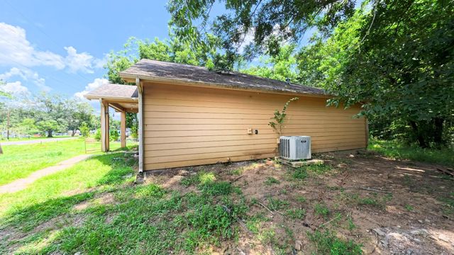 390 N Martin Luther King Drive, Ames, TX 77575