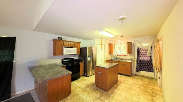 390 N Martin Luther King Drive, Ames, TX 77575