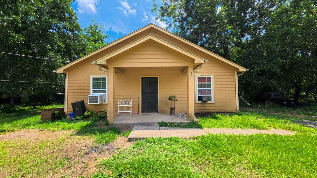 390 N Martin Luther King Drive, Ames, TX 77575