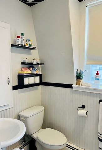 95 Pelham St 3, Methuen, MA 01844