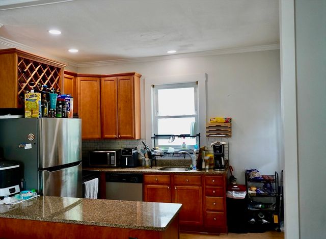 95 Pelham St 3, Methuen, MA 01844