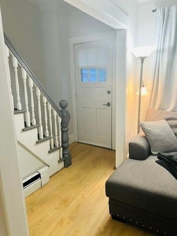 95 Pelham St 3, Methuen, MA 01844