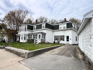 95 Pelham St 3, Methuen, MA 01844