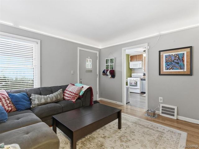 922 N Maple Avenue, Royal Oak, MI 48067