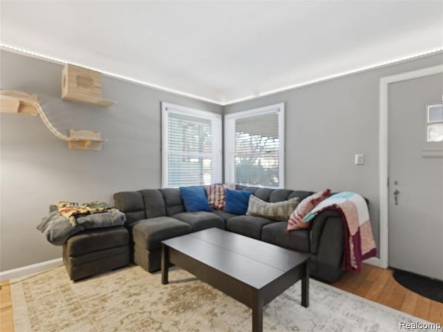 922 N Maple Avenue, Royal Oak, MI 48067