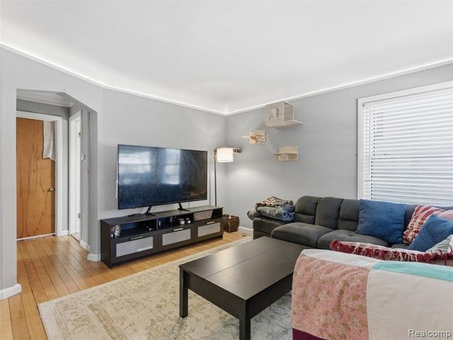 922 N Maple Avenue, Royal Oak, MI 48067