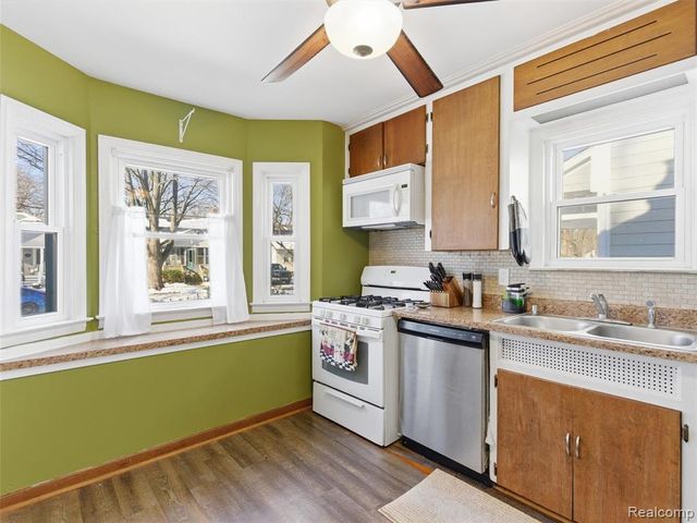 922 N Maple Avenue, Royal Oak, MI 48067