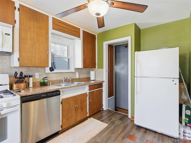 922 N Maple Avenue, Royal Oak, MI 48067