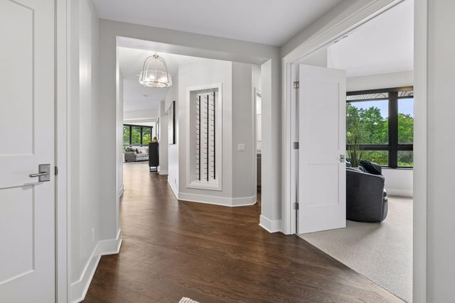222 Ferndale Road S 206, Wayzata, MN 55391