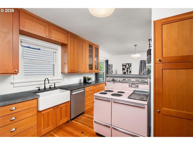 303 Se 86TH Ave, Portland, OR 97216