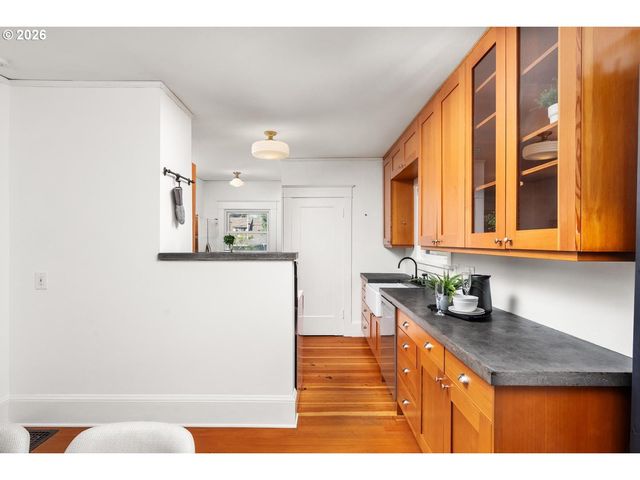 303 Se 86TH Ave, Portland, OR 97216