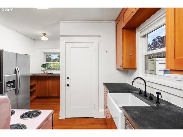 303 Se 86TH Ave, Portland, OR 97216