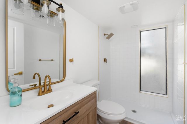 2529 Innisfree Drive, Bakersfield, CA 93309