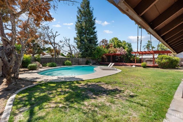 2529 Innisfree Drive, Bakersfield, CA 93309