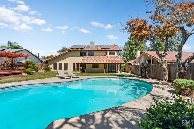 2529 Innisfree Drive, Bakersfield, CA 93309