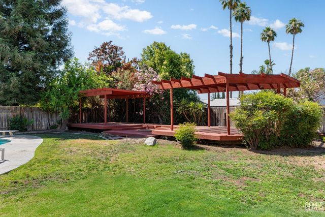 2529 Innisfree Drive, Bakersfield, CA 93309