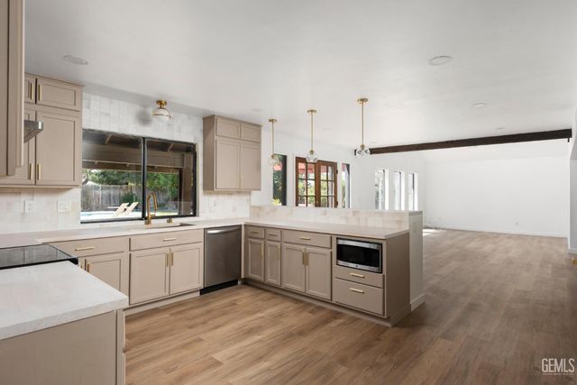 2529 Innisfree Drive, Bakersfield, CA 93309