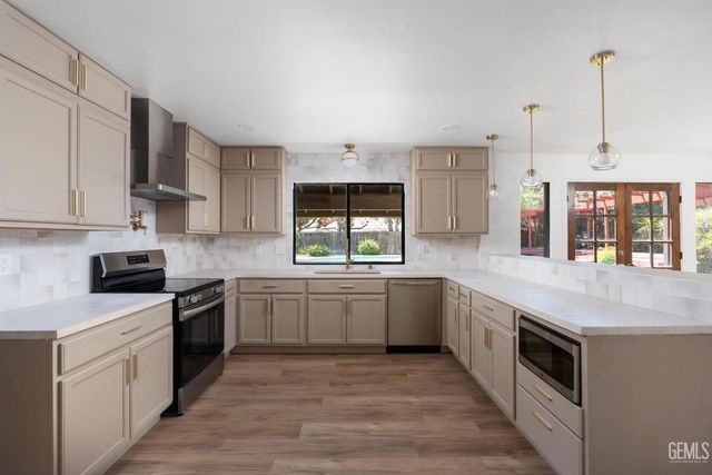2529 Innisfree Drive, Bakersfield, CA 93309