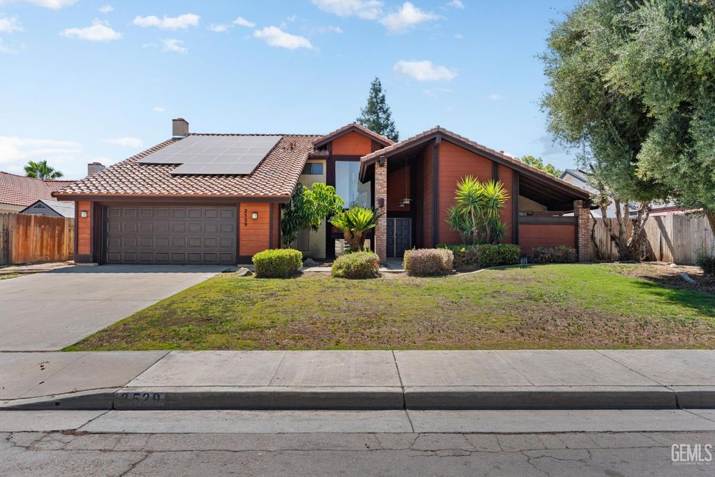 2529 Innisfree Drive, Bakersfield, CA 93309