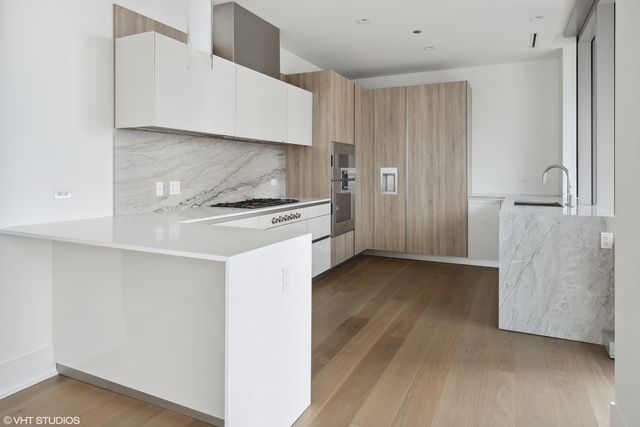 363 E Wacker Drive 2709, Chicago, IL 60601