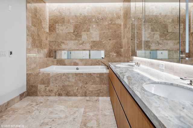 363 E Wacker Drive 2709, Chicago, IL 60601