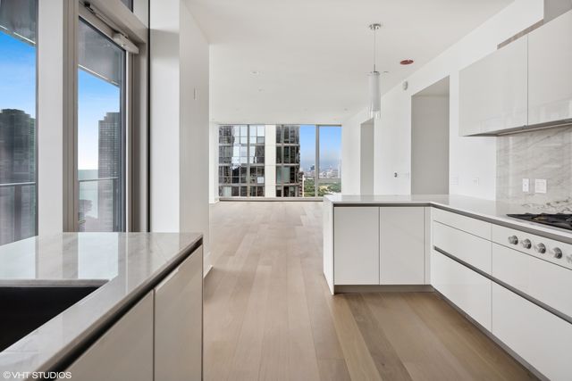 363 E Wacker Drive 2709, Chicago, IL 60601