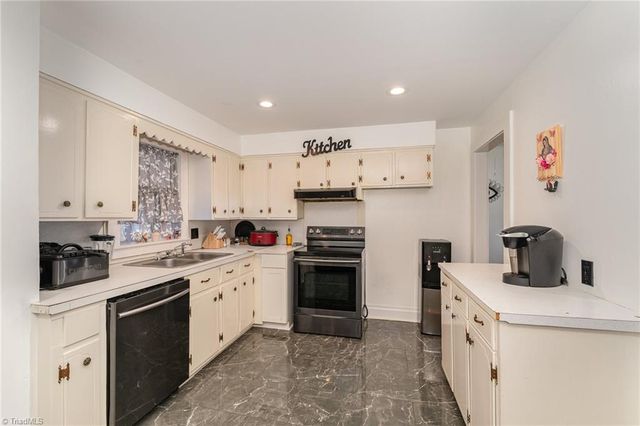 490 Oakland Drive, Elkin, NC 28621