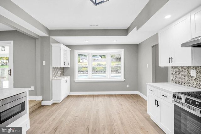 125 FOX HOLLOW DR, Feasterville Trevose, PA 19053