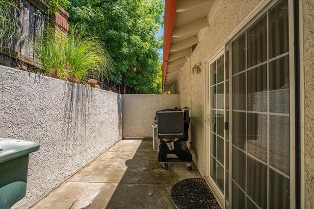 726 & 732 Stonebriar Trail, Redding, CA 96003