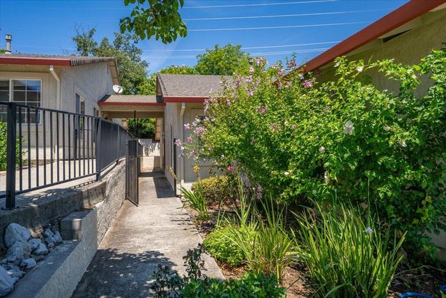 726 & 732 Stonebriar Trail, Redding, CA 96003