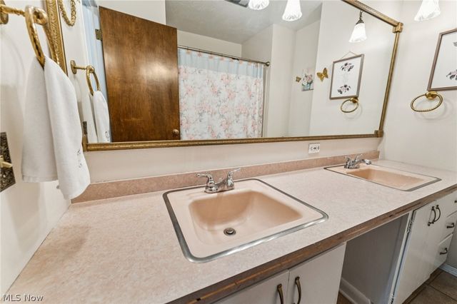 1215 Spruce Tree Lane, Amherst, OH 44001