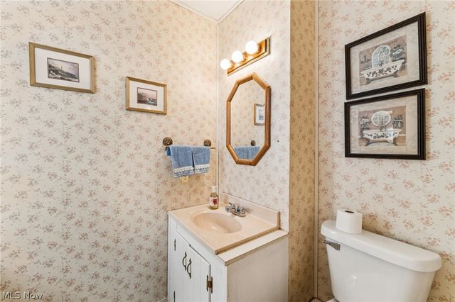 1215 Spruce Tree Lane, Amherst, OH 44001