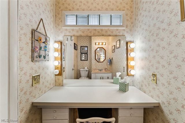 1215 Spruce Tree Lane, Amherst, OH 44001