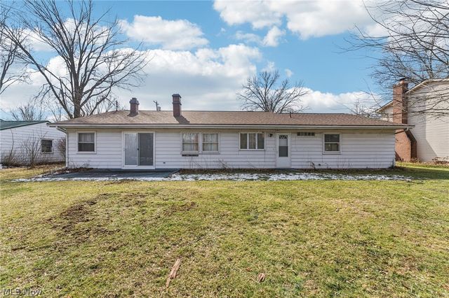 1215 Spruce Tree Lane, Amherst, OH 44001