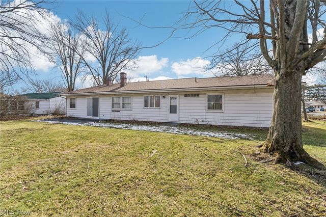 1215 Spruce Tree Lane, Amherst, OH 44001