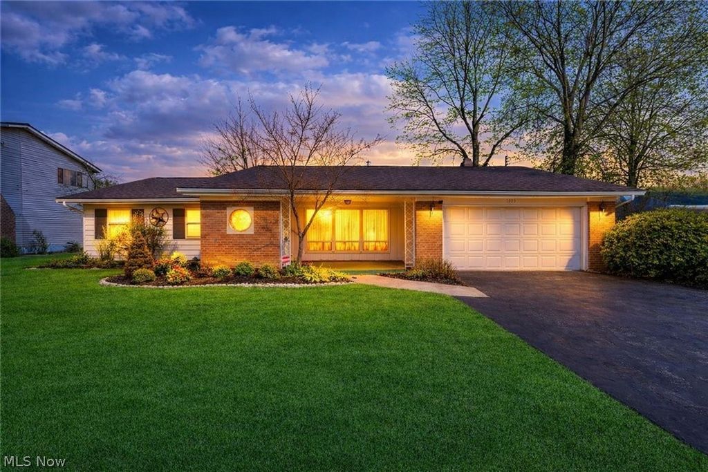 1215 Spruce Tree Lane, Amherst, OH 44001